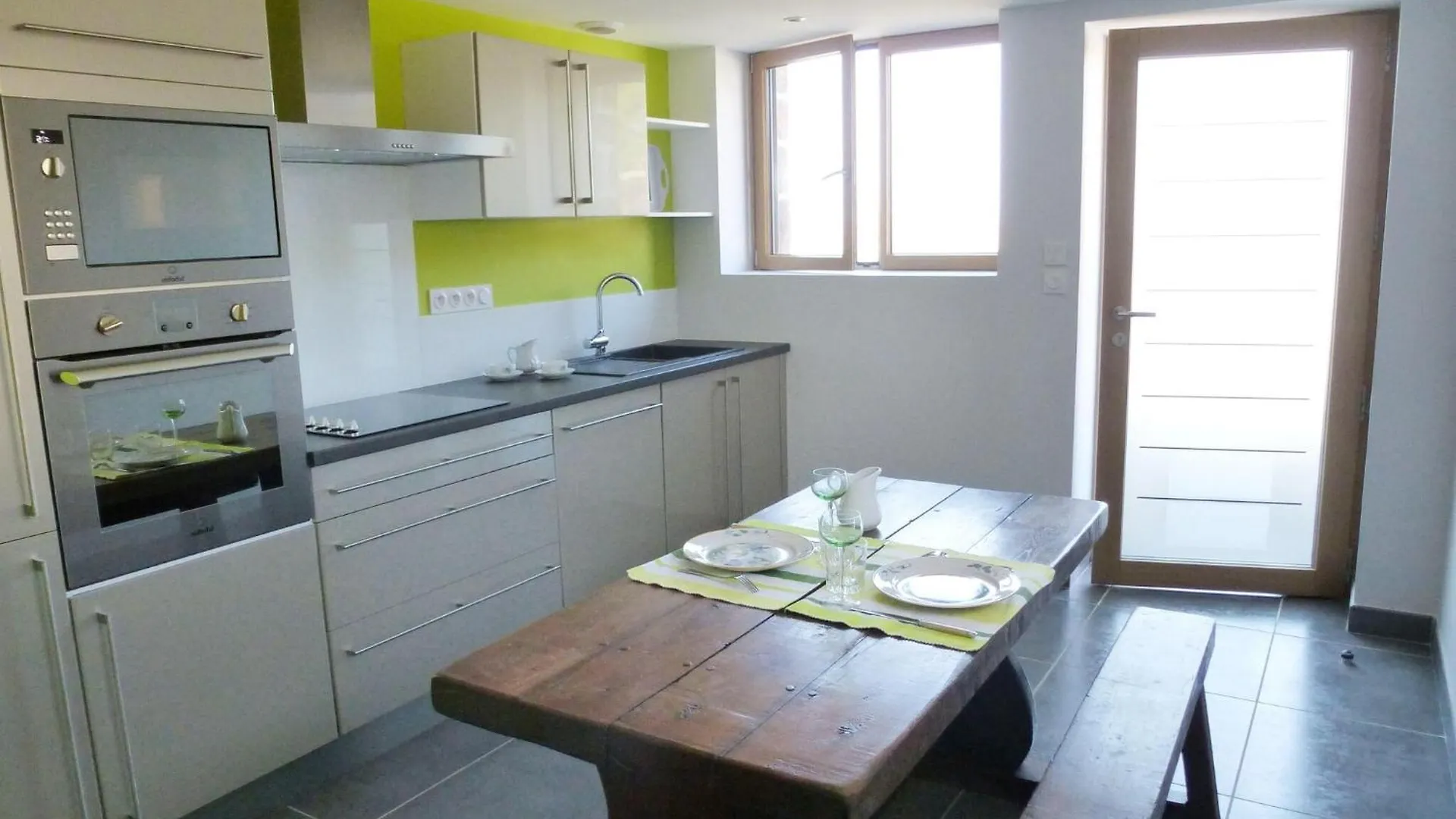 Hoilday Apartment Sea View, Плугану Дом отдыха